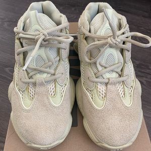 YEEZY 500 Super Moon SZ5, worn only once!
